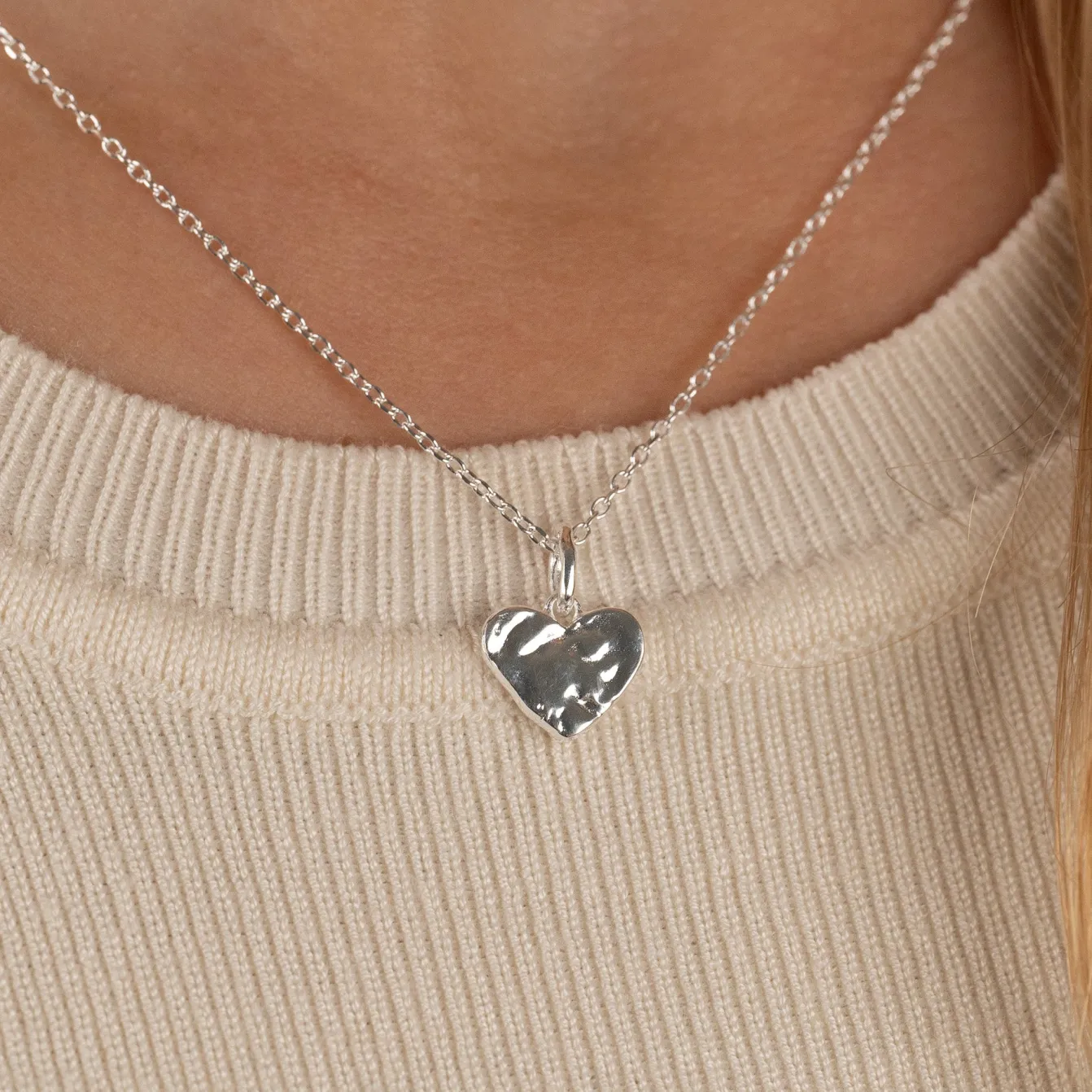 AMABEL SILVER PENDANT