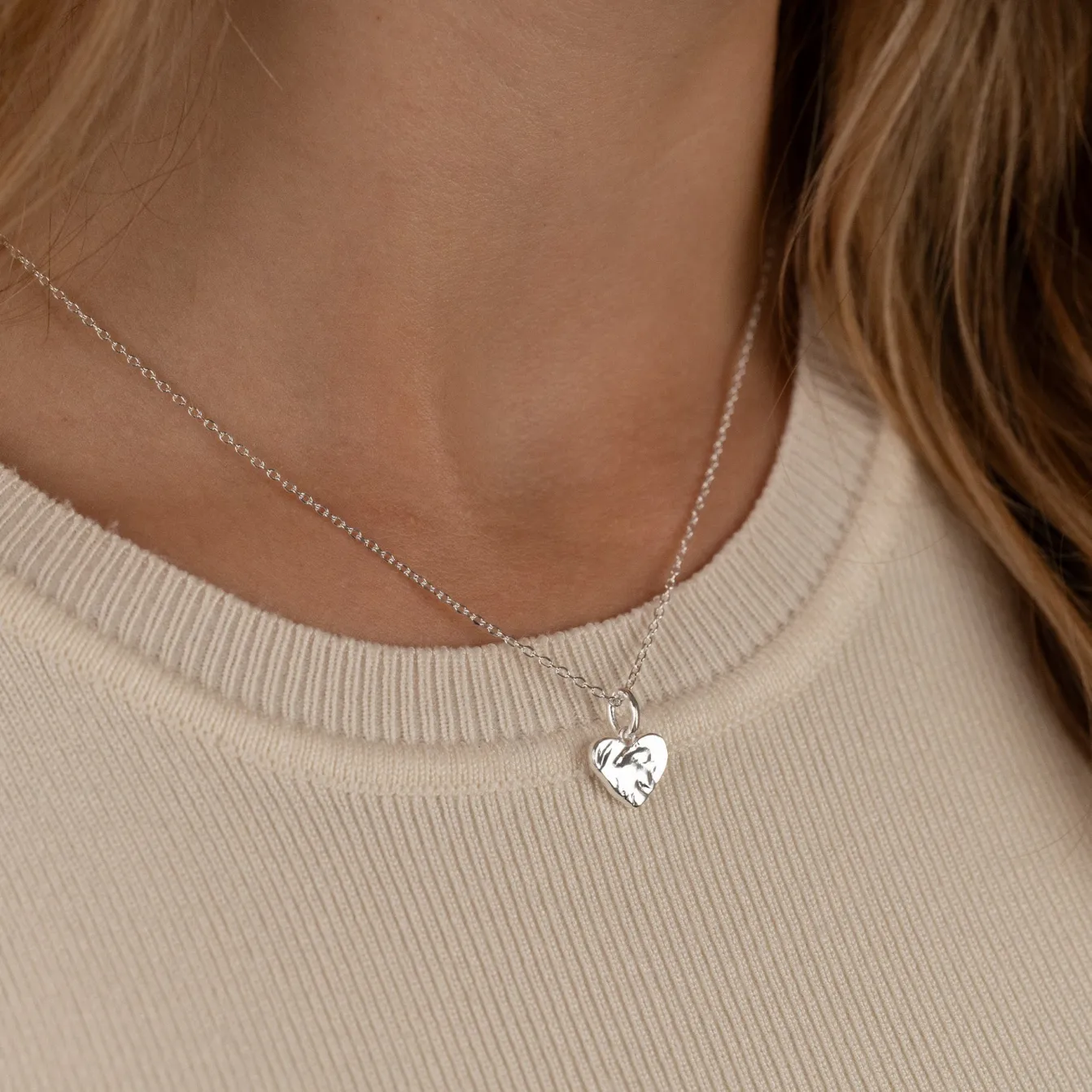 AMABEL SILVER PENDANT