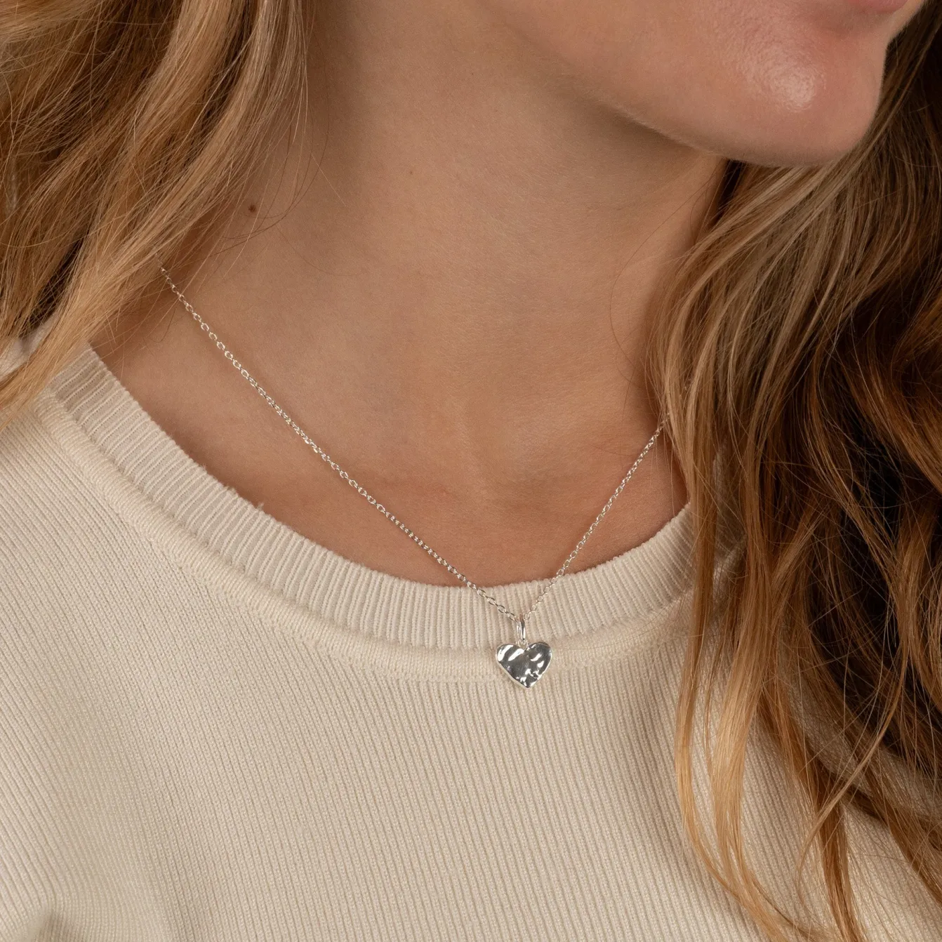 AMABEL SILVER PENDANT