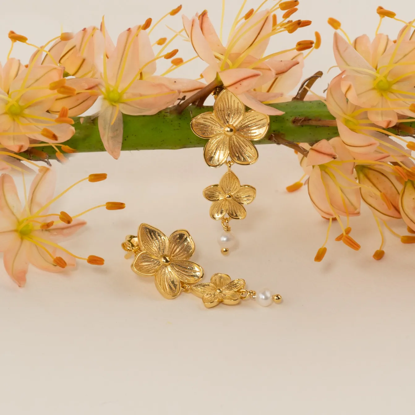 ANEMONE PEARL GOLDEN EARRING