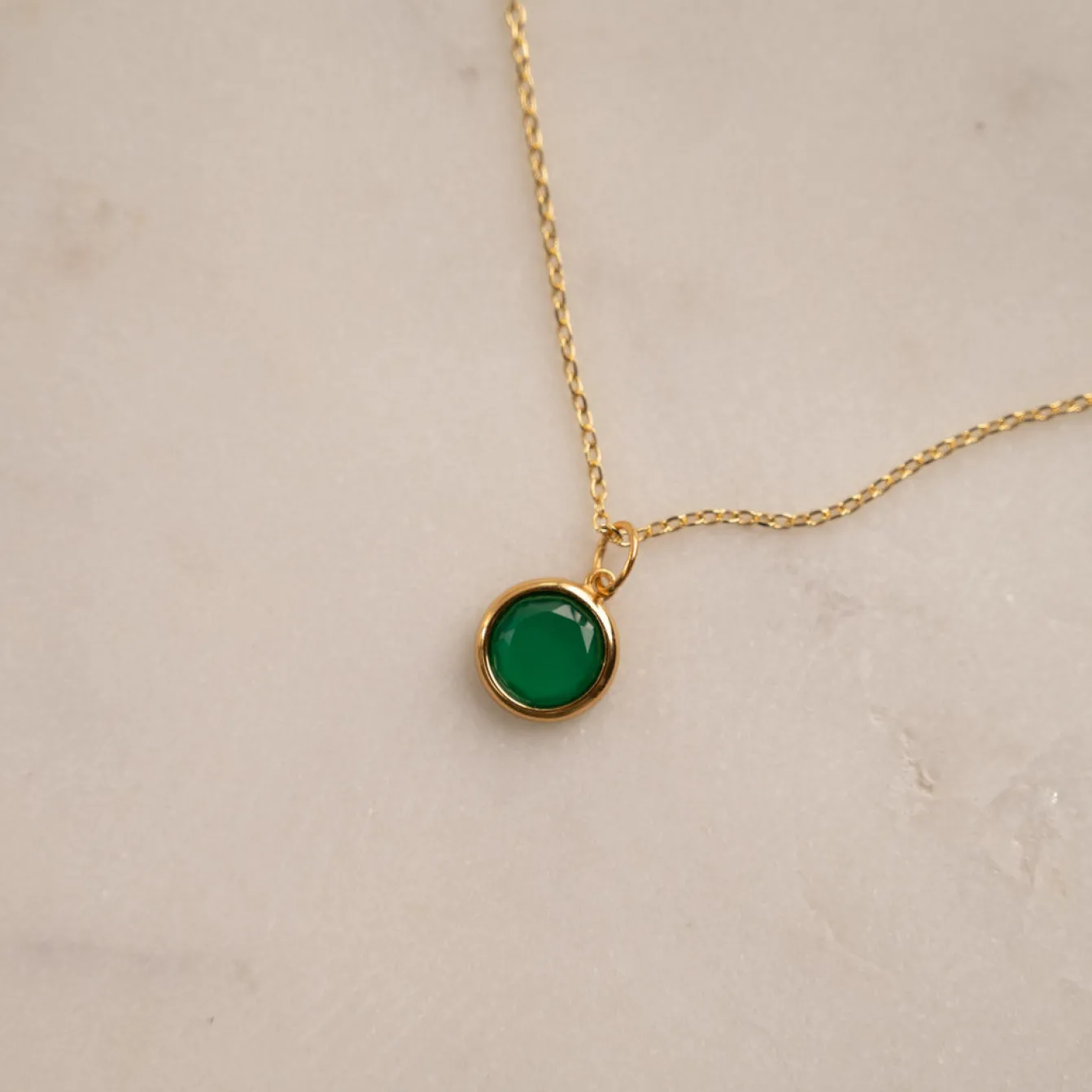 AVA GREEN AGATE GOLDEN PENDANT