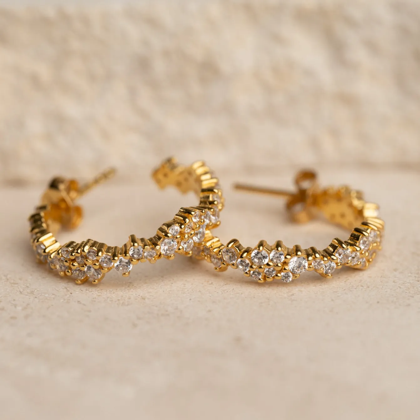 CLAIR CRYSTAL GOLDEN CREOL EARRING - Sisi Copenhagen
