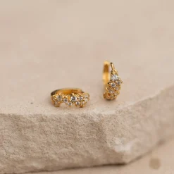 Clair Krystal Guld Mini Huggie Ørering - Sisi Copenhagen