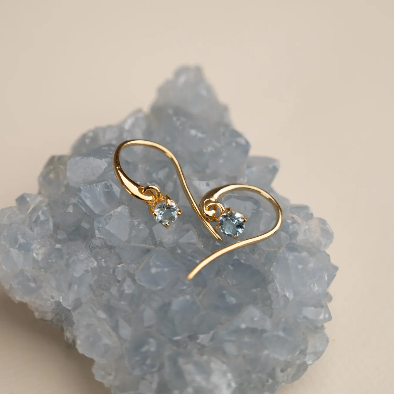 GEMMA BLUE TOPAZ GOLDEN HOOK EARRING - Sisi Copenhagen