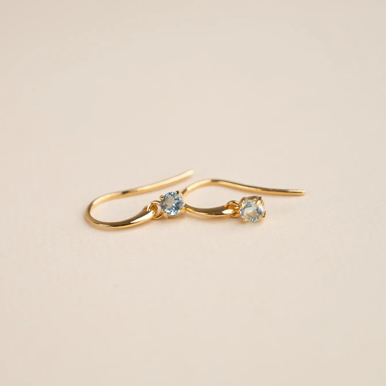 GEMMA BLUE TOPAZ GOLDEN HOOK EARRING - Sisi Copenhagen
