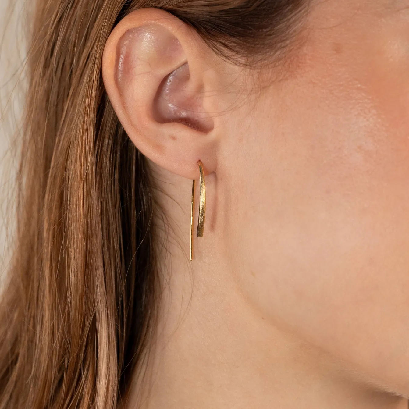 HEDVA GOLDEN CREOL EARRING