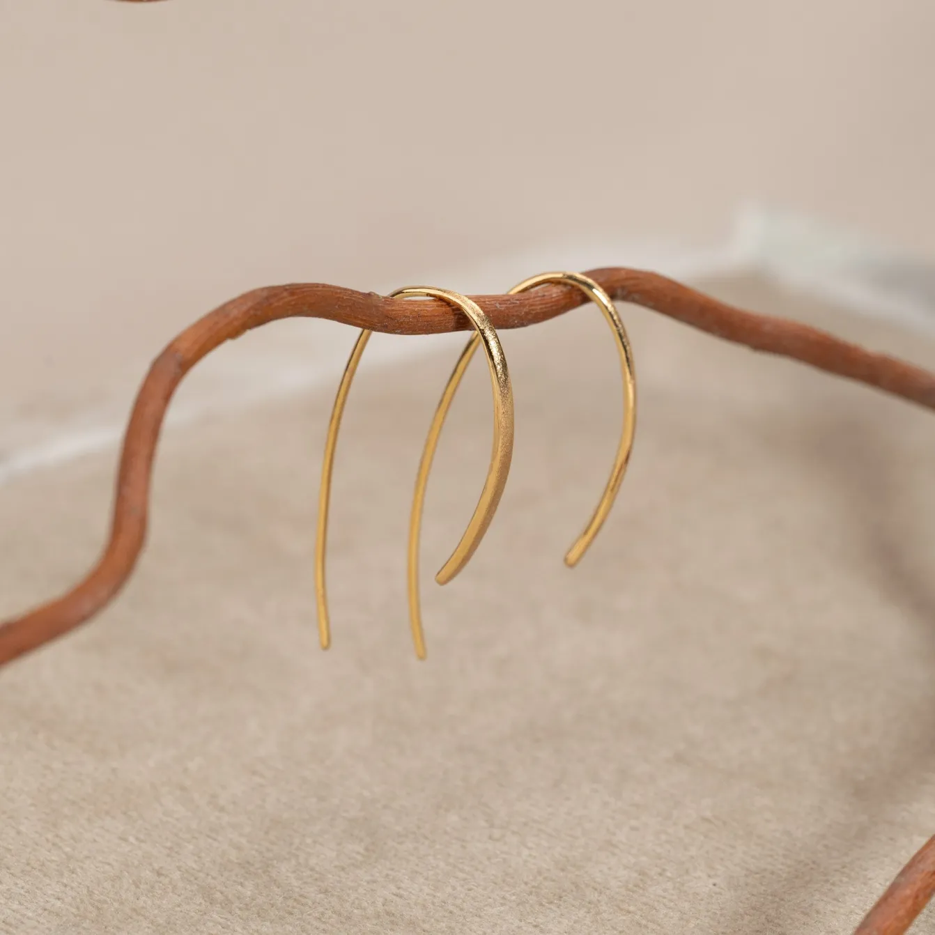 HEDVA GOLDEN CREOL EARRING