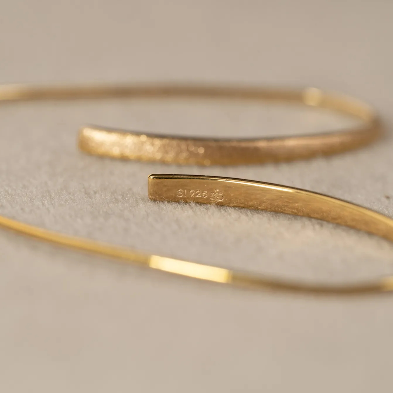 HEDVA GOLDEN CREOL EARRING