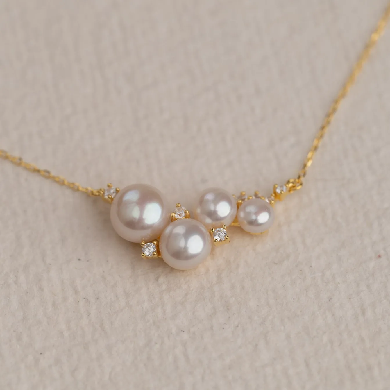 KELLY PEARL GOLDEN NECKLACE
