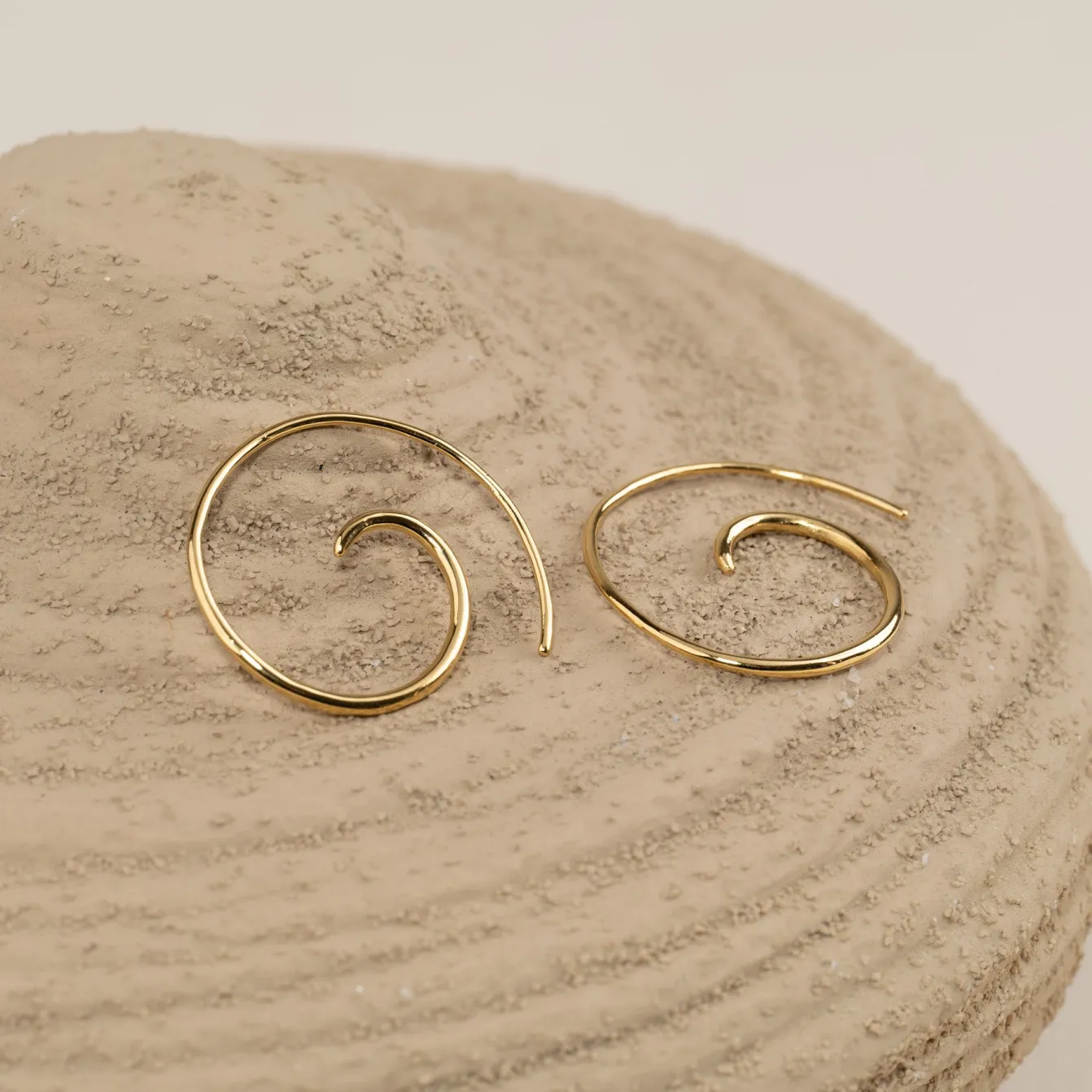 MARTINA GOLDEN CREOL EARRING