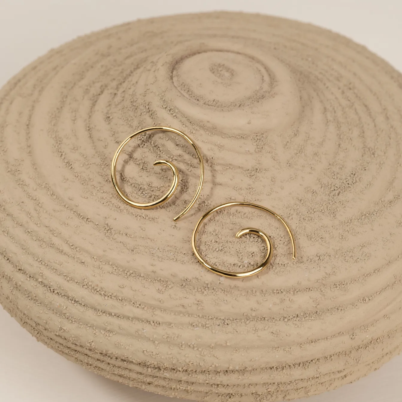 MARTINA GOLDEN CREOL EARRING