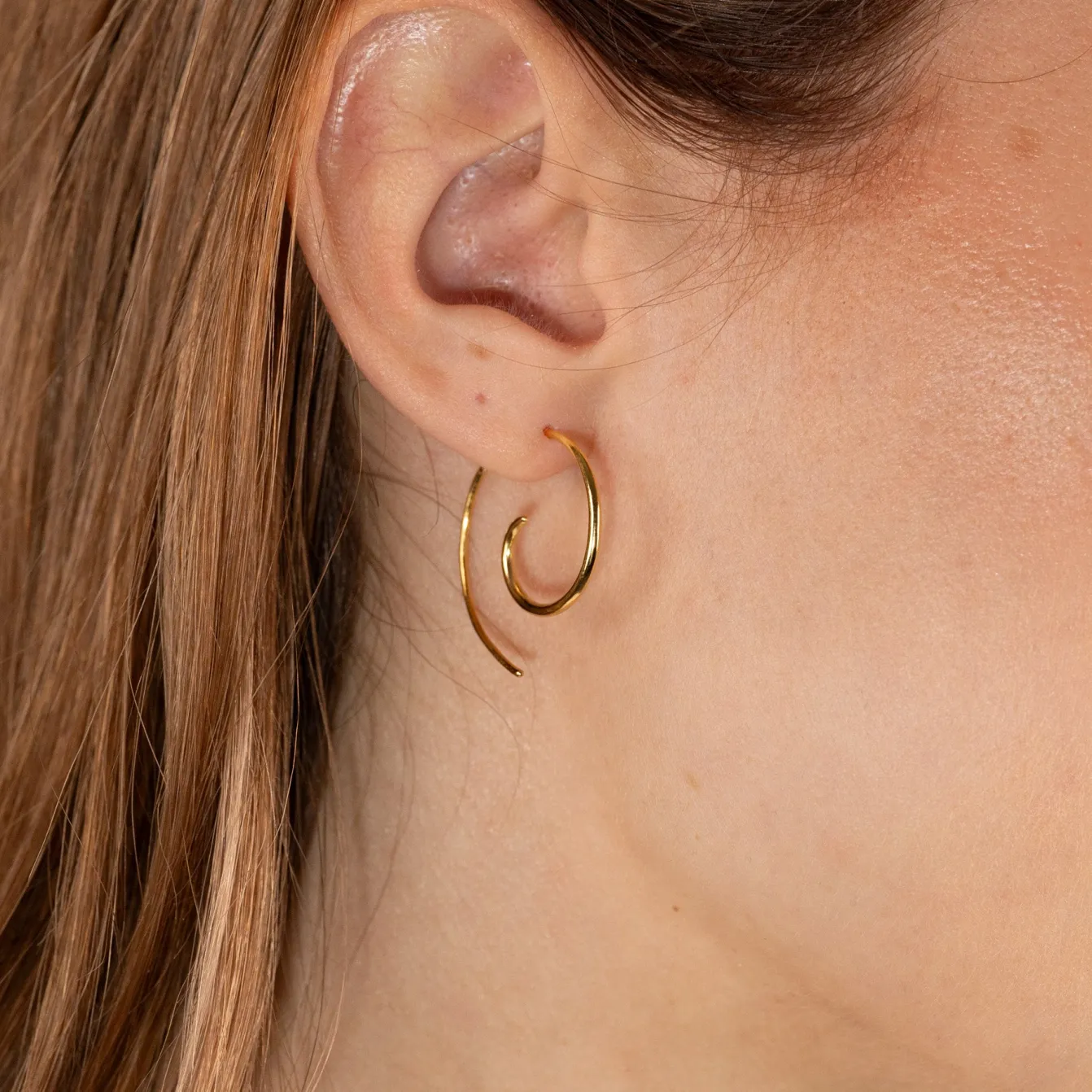 MARTINA GOLDEN CREOL EARRING