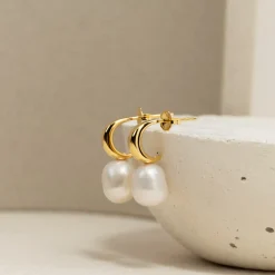 NAJA PEARL GOLDEN EARRING