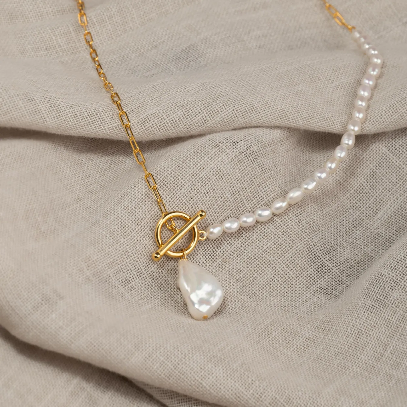 PAMELA PEARL GOLDEN NECKLACE