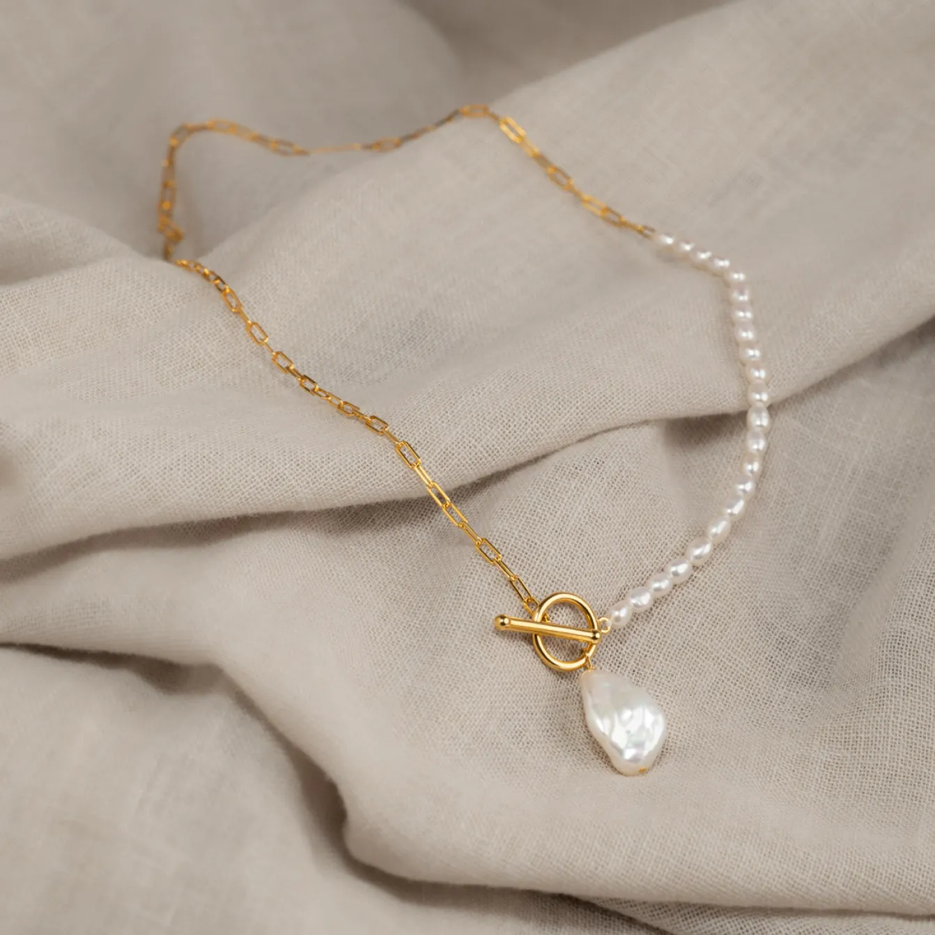 PAMELA PEARL GOLDEN NECKLACE
