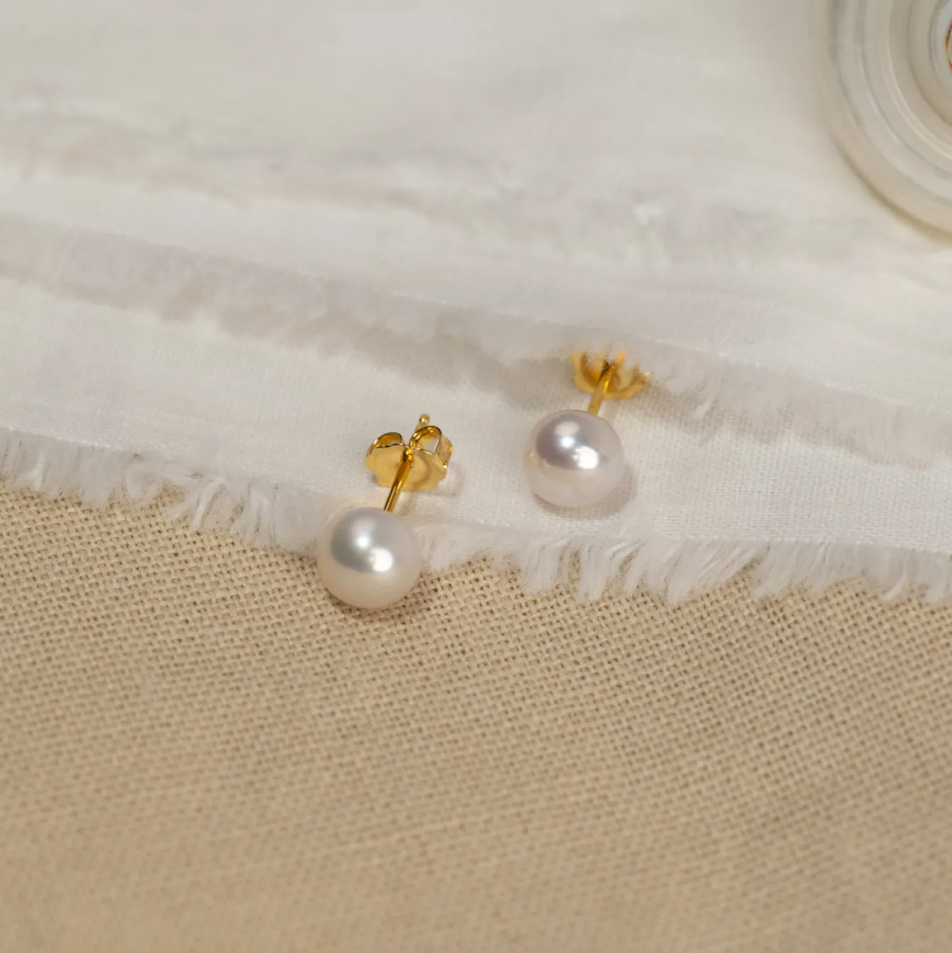 SIMPLE WHITE PEARL GOLDEN STUD EARRING